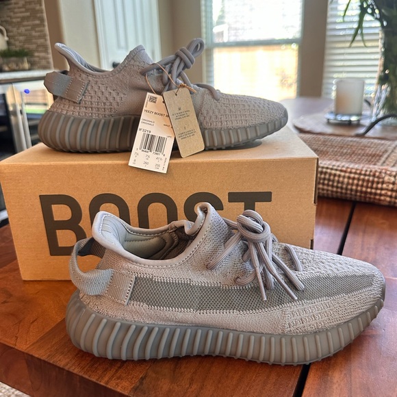 Yeezy Boost 350 V2 NWT